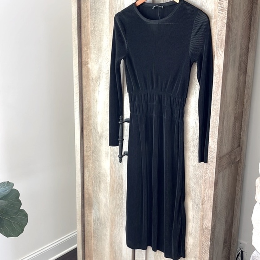 NWOT Zara Ribbed Black Slinky Ruched Cinched Elastic Middle Midi Dress Size M